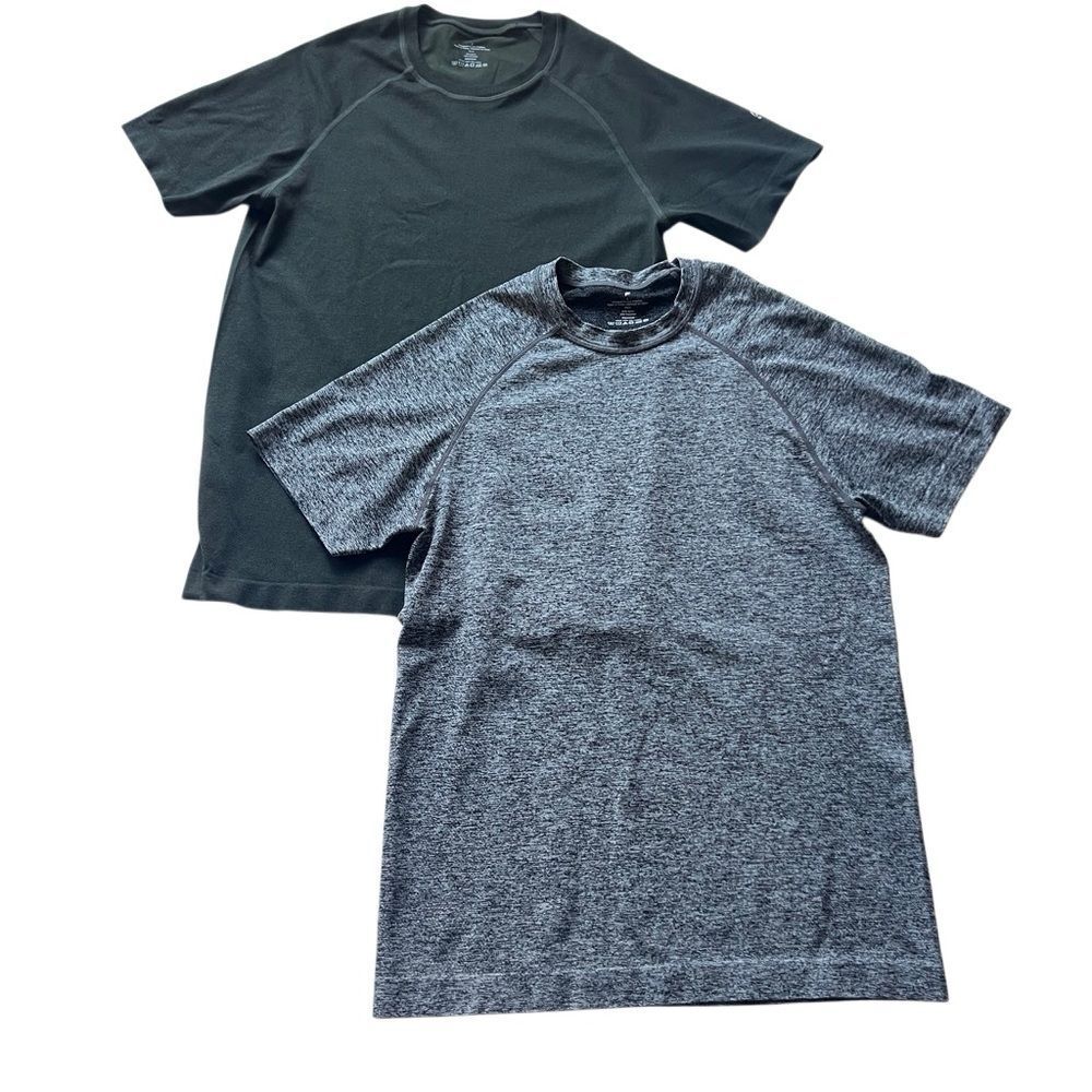 Fabletics Men's Seamless Athletic T-Shirts
RN134638 Small Black Gray Bundle